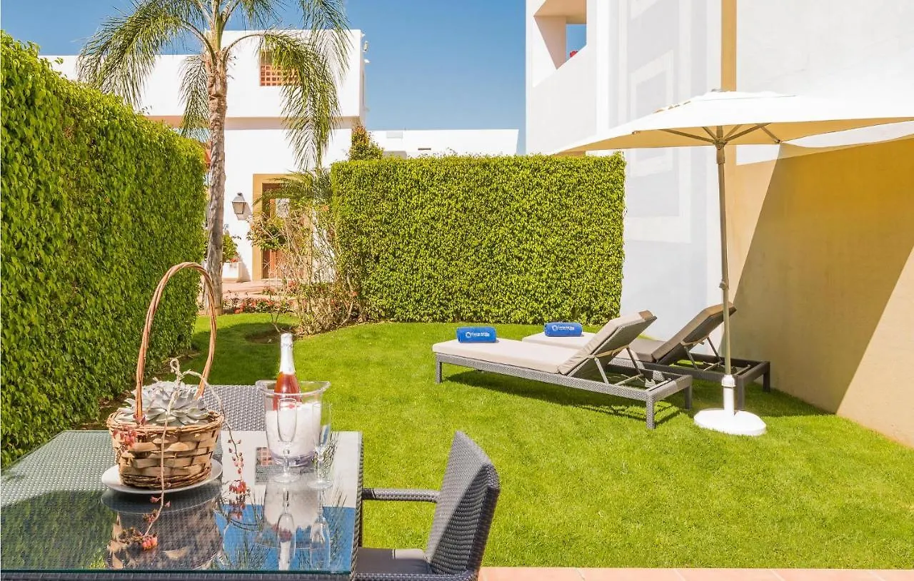 Stunning Apartment In Estepona With Kitchenette
