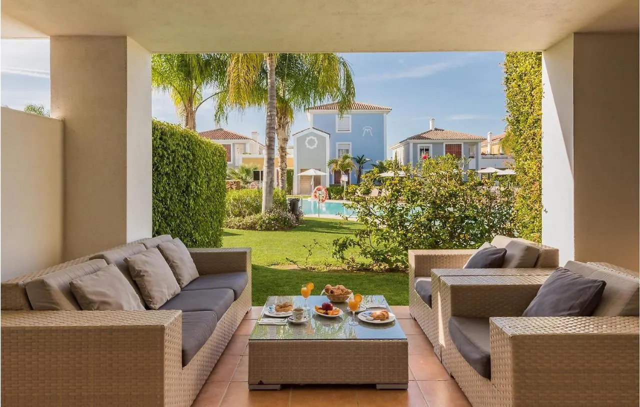 Stunning Apartment In Estepona With Kitchenette 0*,