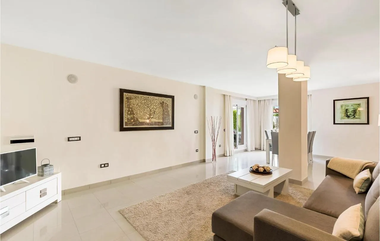 Stunning Apartment In Estepona With Kitchenette